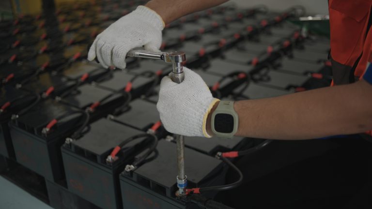 Masalah Umum pada Baterai UPS dan Cara Mengatasinya