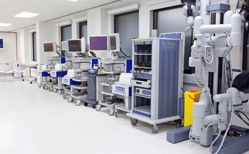 You are currently viewing Baterai Cadangan UPS Medis: Alasan Fasilitas Kesehatan Harus Memilih Sistem UPS Kelas Medis